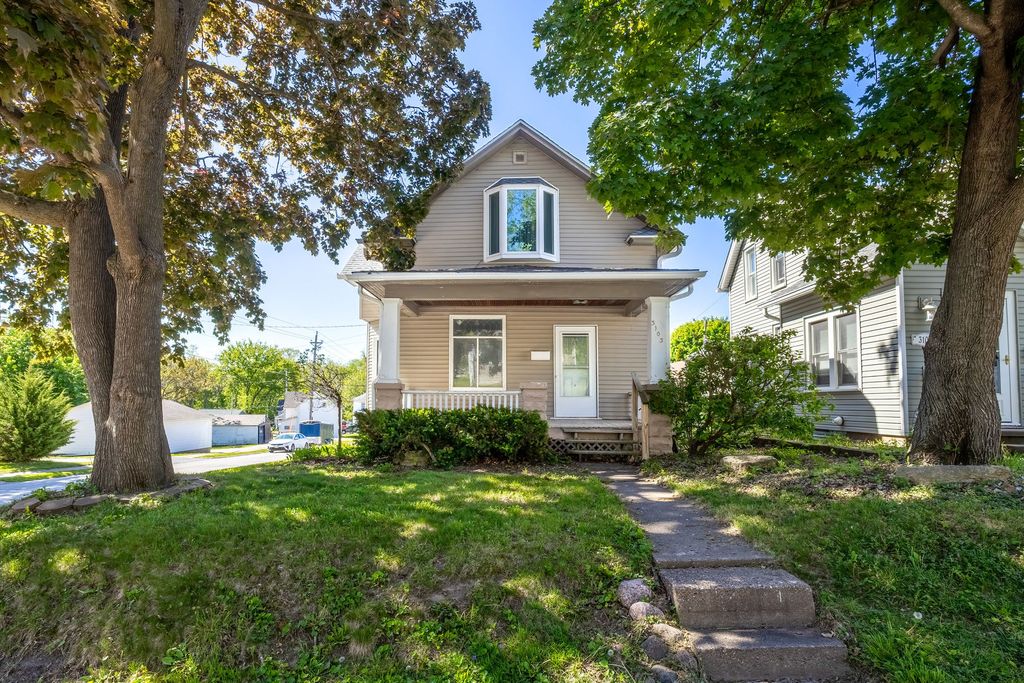 3103 Fairview Street, Davenport, IA 52804