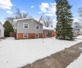 1202 Mccormick Drive, Monroe City, MI 48162
