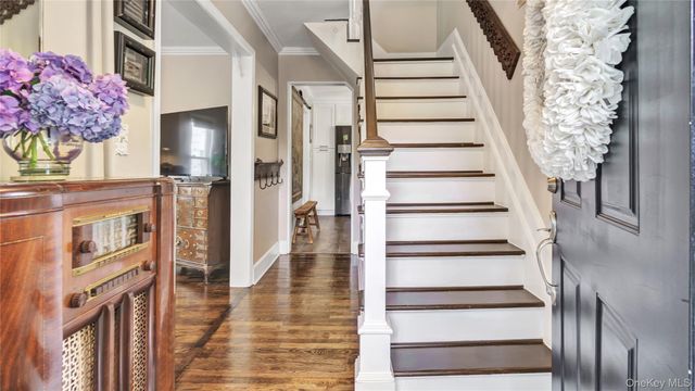 16 Clement Street, Glen Cove, NY 11542