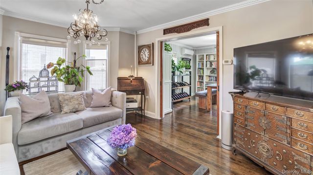 16 Clement Street, Glen Cove, NY 11542