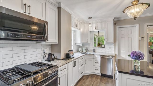 16 Clement Street, Glen Cove, NY 11542