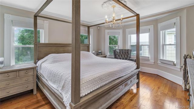 16 Clement Street, Glen Cove, NY 11542