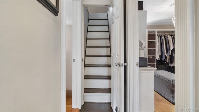 16 Clement Street, Glen Cove, NY 11542