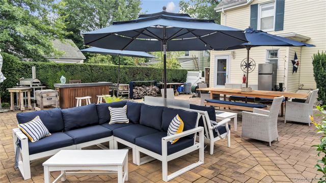 16 Clement Street, Glen Cove, NY 11542