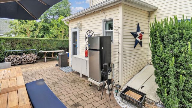 16 Clement Street, Glen Cove, NY 11542