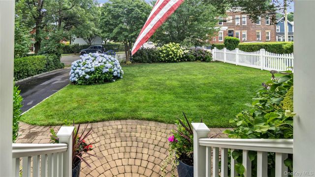 16 Clement Street, Glen Cove, NY 11542