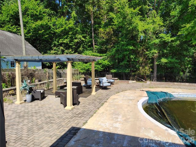 213 Lakeview Drive, Harrisburg, NC 28075