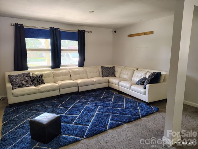 213 Lakeview Drive, Harrisburg, NC 28075