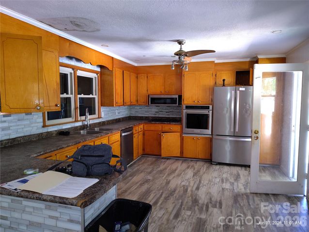 213 Lakeview Drive, Harrisburg, NC 28075