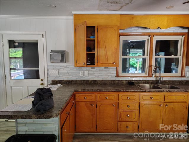 213 Lakeview Drive, Harrisburg, NC 28075