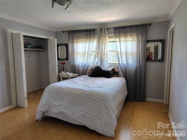 213 Lakeview Drive, Harrisburg, NC 28075