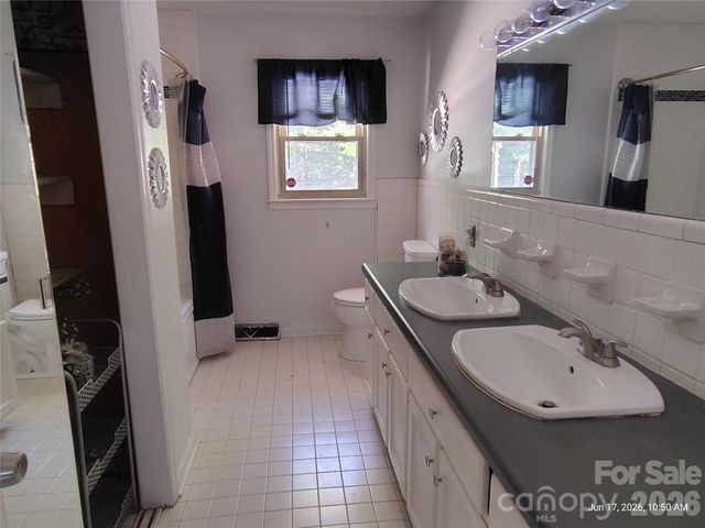 213 Lakeview Drive, Harrisburg, NC 28075