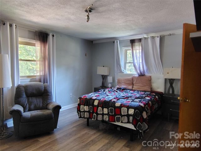 213 Lakeview Drive, Harrisburg, NC 28075