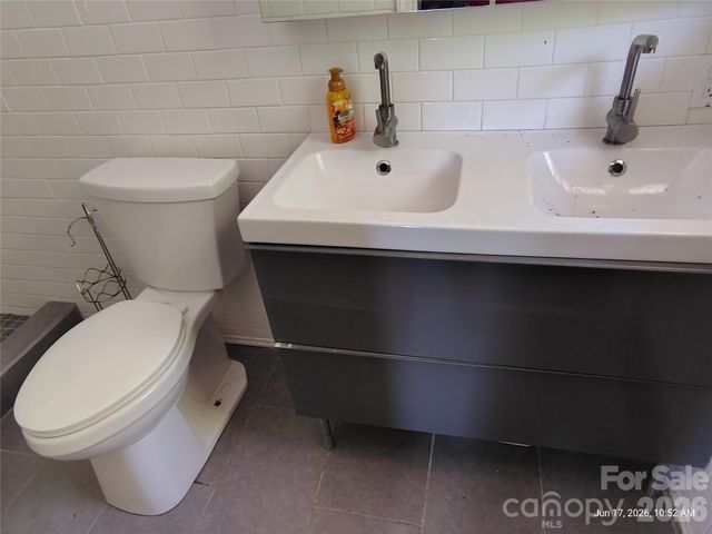 213 Lakeview Drive, Harrisburg, NC 28075