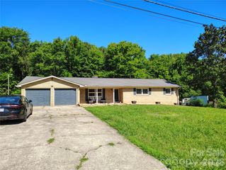 213 Lakeview Drive, Harrisburg, NC 28075