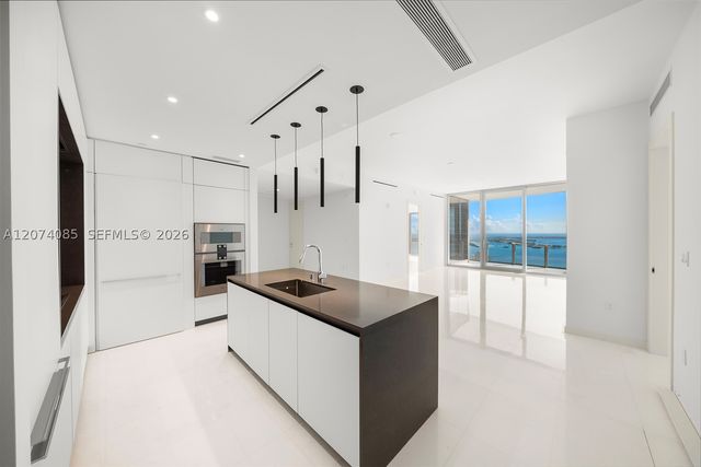 300 Biscayne Blvd Way 4605, Miami, FL 33131