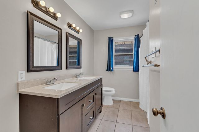 708 S Fabrique Dr, Wichita, KS 67218