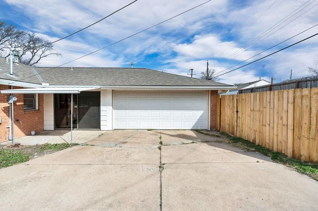 708 S Fabrique Dr, Wichita, KS 67218