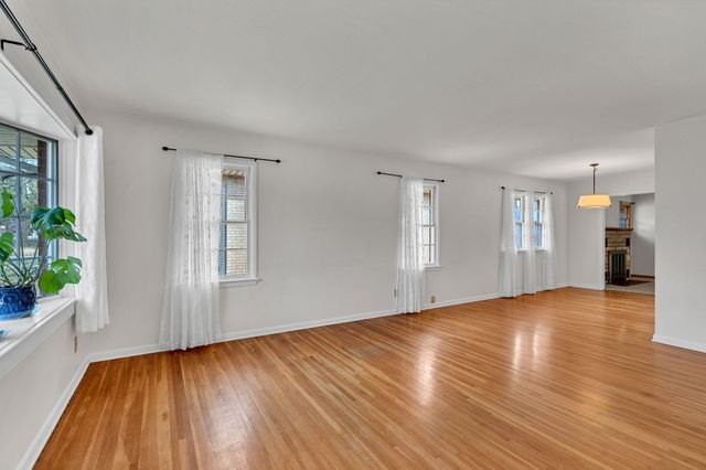 708 S Fabrique Dr, Wichita, KS 67218