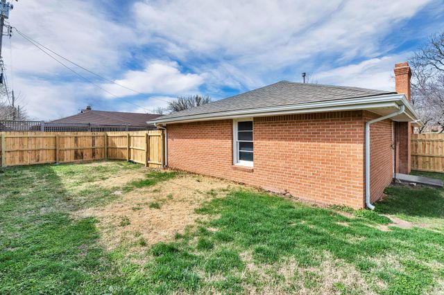 708 S Fabrique Dr, Wichita, KS 67218