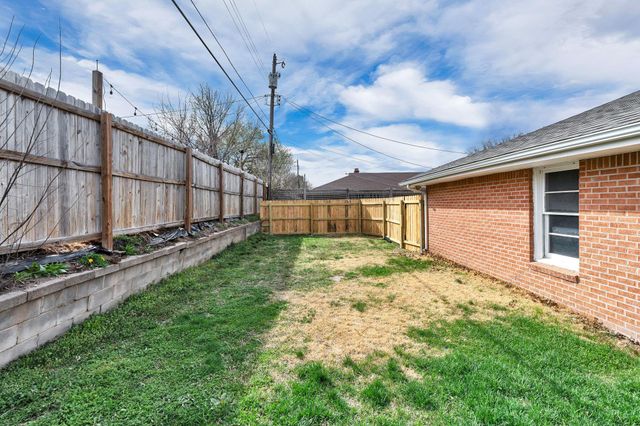 708 S Fabrique Dr, Wichita, KS 67218