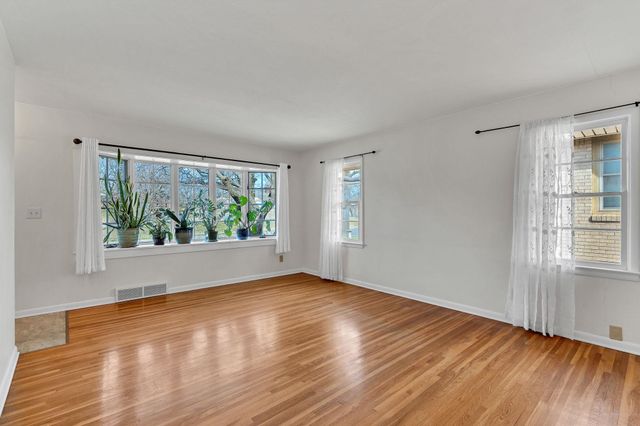 708 S Fabrique Dr, Wichita, KS 67218