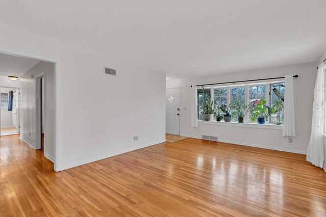 708 S Fabrique Dr, Wichita, KS 67218