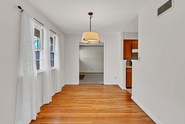 708 S Fabrique Dr, Wichita, KS 67218