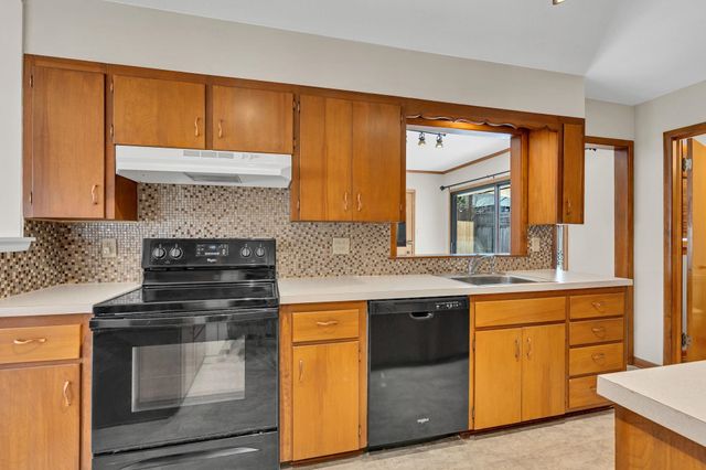 708 S Fabrique Dr, Wichita, KS 67218