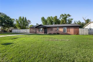 1413 W Bishop Drive, Rogers, AR 72756