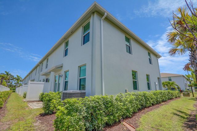 5624 SE Edgewater Circle, Stuart, FL 34997