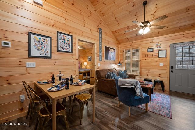 513 Golf Rd, Pigeon Forge, TN 37863