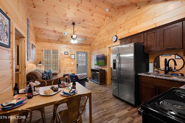 513 Golf Rd, Pigeon Forge, TN 37863