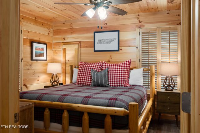 513 Golf Rd, Pigeon Forge, TN 37863