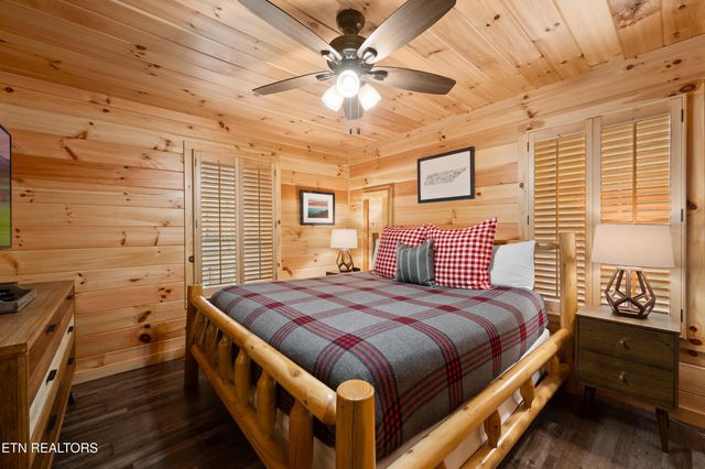 513 Golf Rd, Pigeon Forge, TN 37863