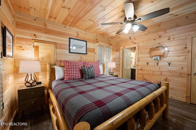 513 Golf Rd, Pigeon Forge, TN 37863
