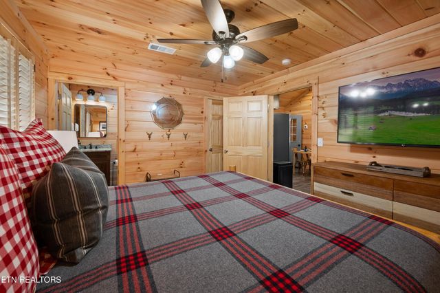 513 Golf Rd, Pigeon Forge, TN 37863