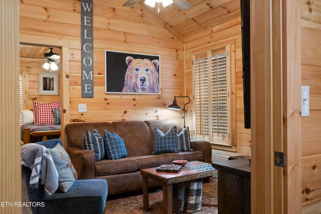 513 Golf Rd, Pigeon Forge, TN 37863