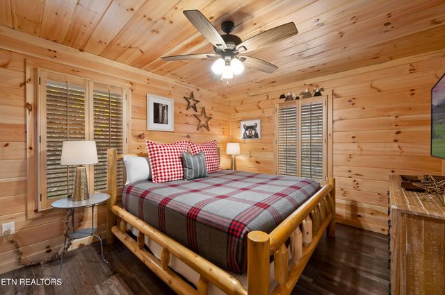 513 Golf Rd, Pigeon Forge, TN 37863