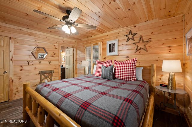 513 Golf Rd, Pigeon Forge, TN 37863