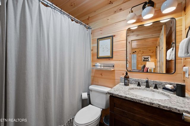 513 Golf Rd, Pigeon Forge, TN 37863