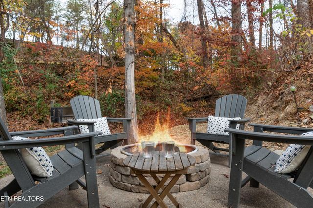 513 Golf Rd, Pigeon Forge, TN 37863