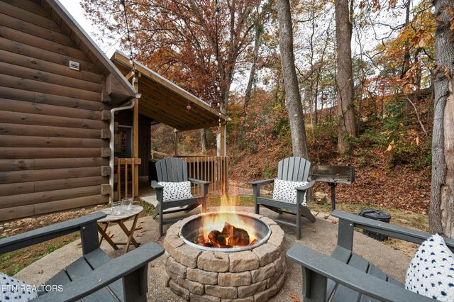 513 Golf Rd, Pigeon Forge, TN 37863