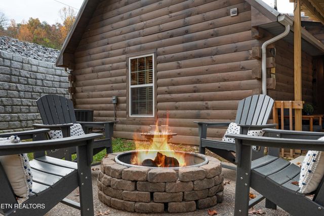 513 Golf Rd, Pigeon Forge, TN 37863