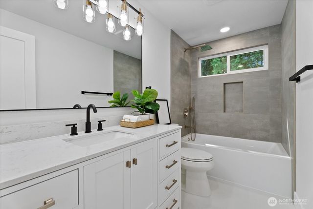 17621 NE 138th Street, Redmond, WA 98052
