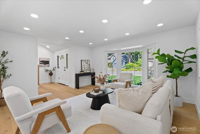 17621 NE 138th Street, Redmond, WA 98052