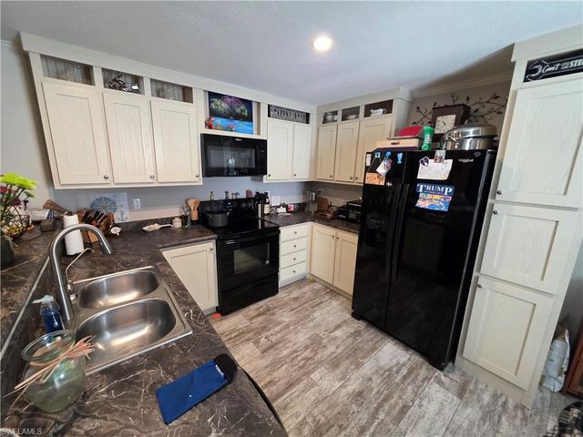 8085 Hart DR, North Fort Myers, FL 33917