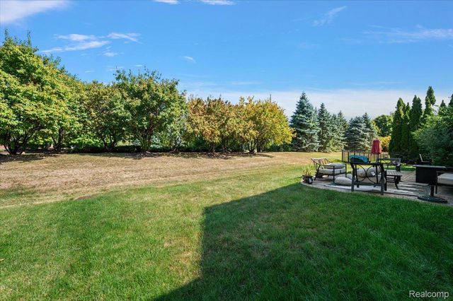 21559 Waverly Drive, Macomb Township, MI 48044