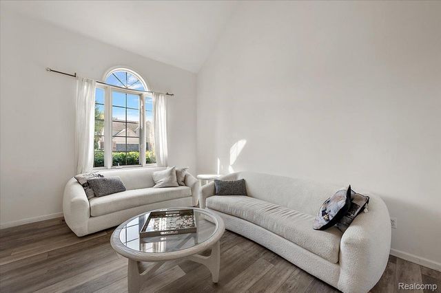 21559 Waverly Drive, Macomb Township, MI 48044