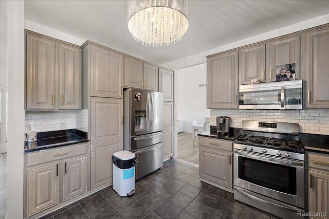 21559 Waverly Drive, Macomb Township, MI 48044